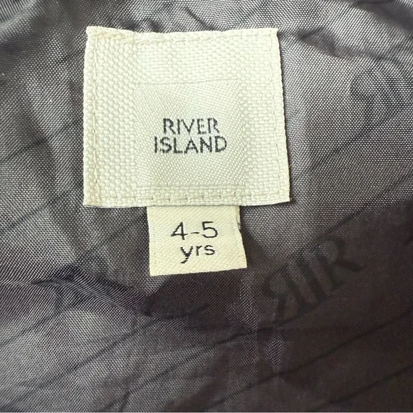 River Island Girls Shiny Black Puffer Vest Size 4-5Y - Picture 2 of 6